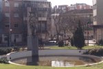 Jardim com a estátua do cantor Zeca Afonso, Amadora - foto de Ana Ferreira, 2000
